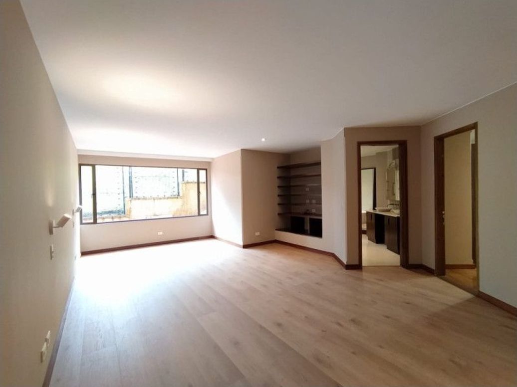 Apartamento de 3 alcobas en venta en Cerros De Santa Barbara, Bogotá, 276 m² · foto 17 de 20