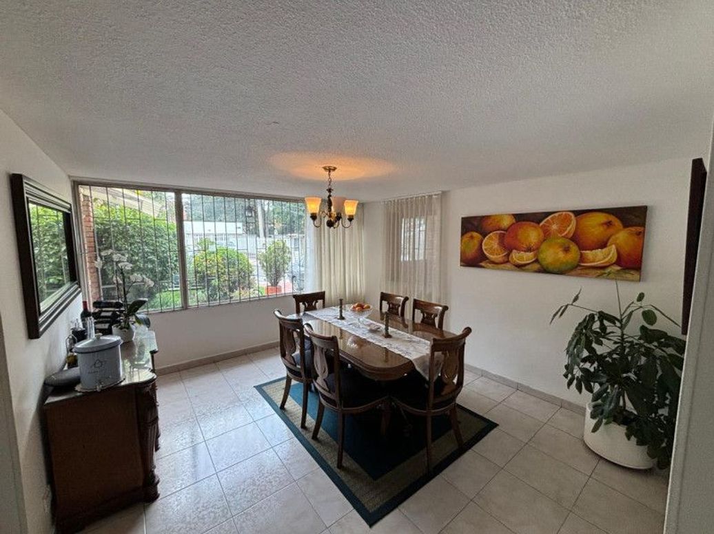 Casa de 4 alcobas en venta en Niza, Bogotá, 206 m² · foto 2 de 20