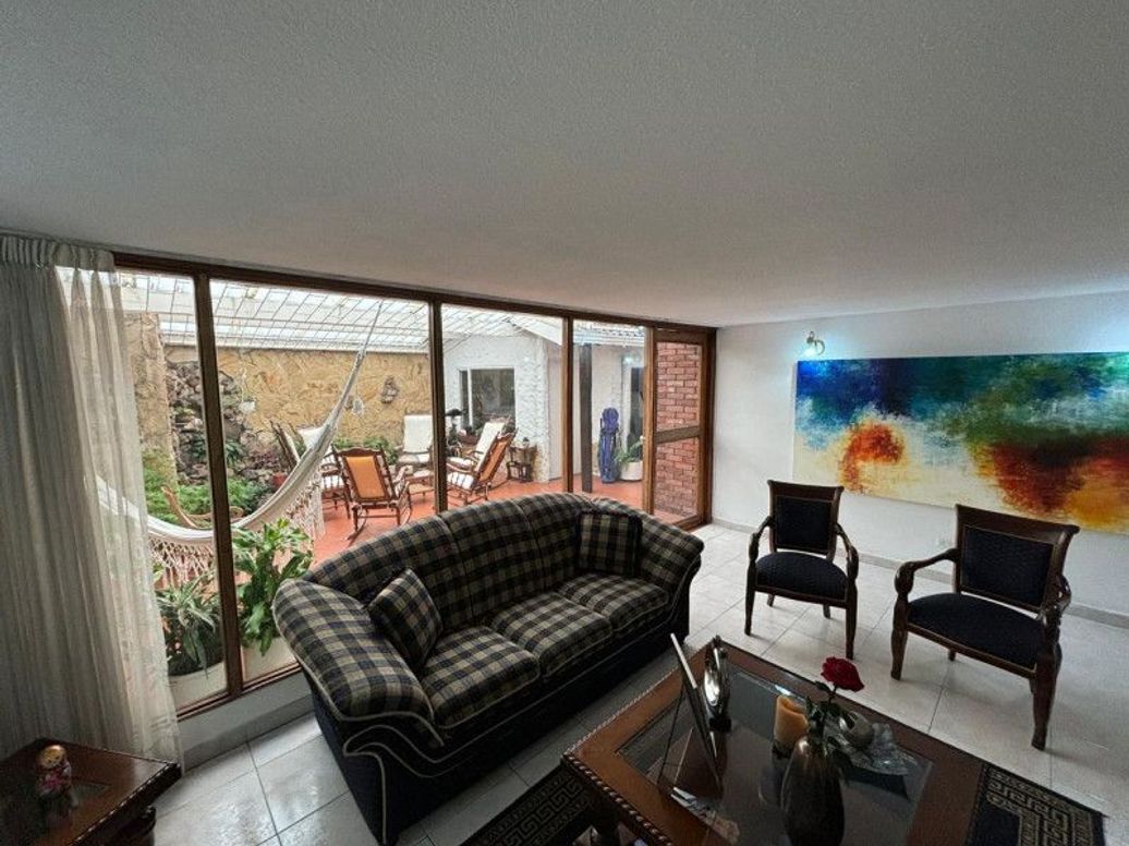 Casa de 4 alcobas en venta en Niza, Bogotá, 206 m² · foto 3 de 20