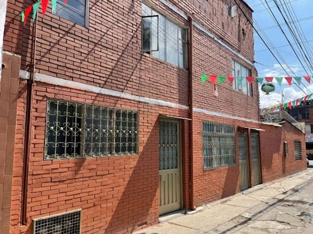 Casa de 7 alcobas en venta en San Joaquín, Bogotá, 190 m² · foto 2 de 20