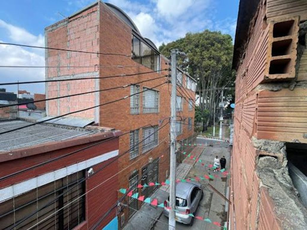 Casa de 7 alcobas en venta en San Joaquín, Bogotá, 190 m² · foto 3 de 20