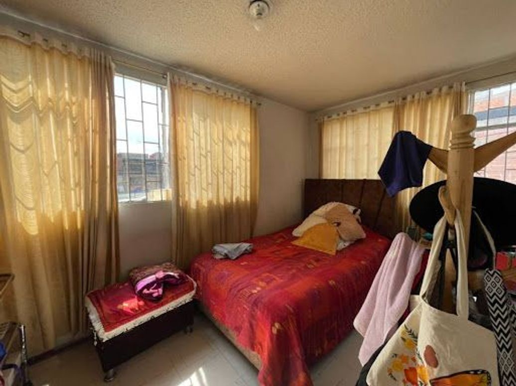 Casa de 7 alcobas en venta en San Joaquín, Bogotá, 190 m² · foto 11 de 20
