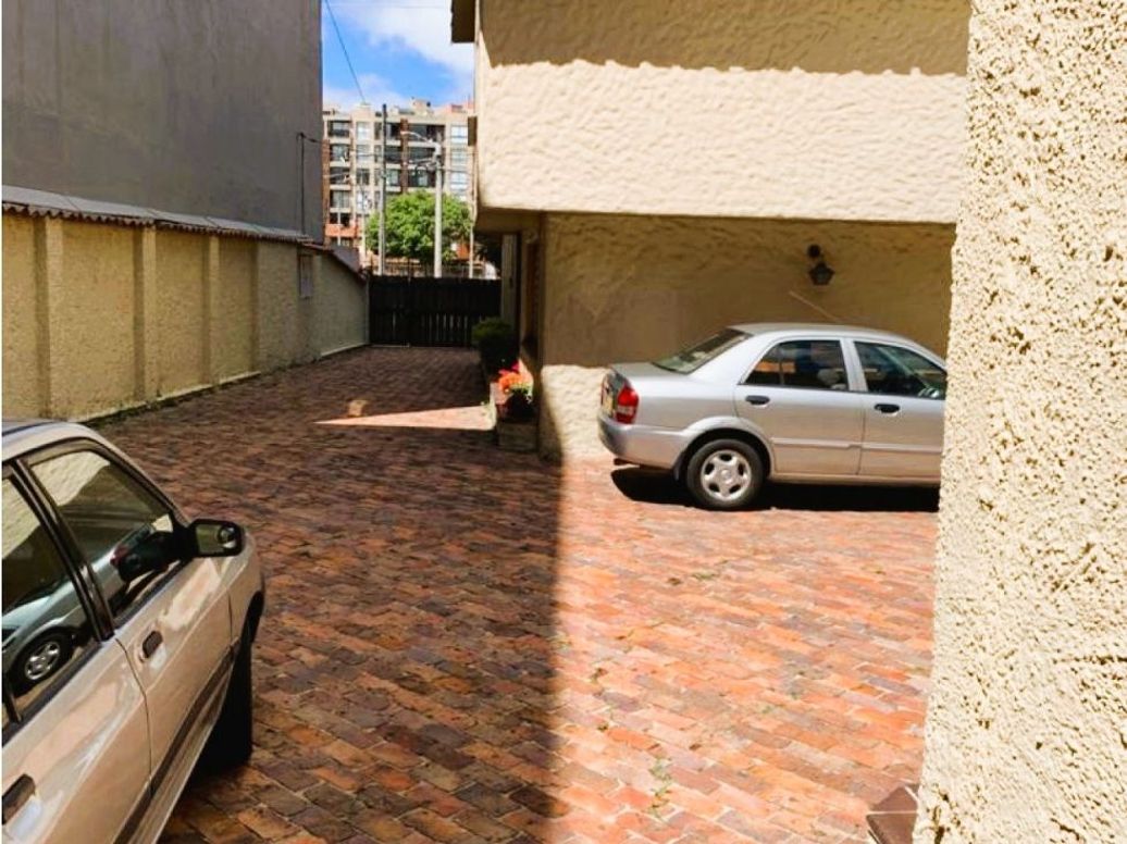 Casa de 12 alcobas en venta en El Contador, Bogotá, 490 m² · foto 7 de 20