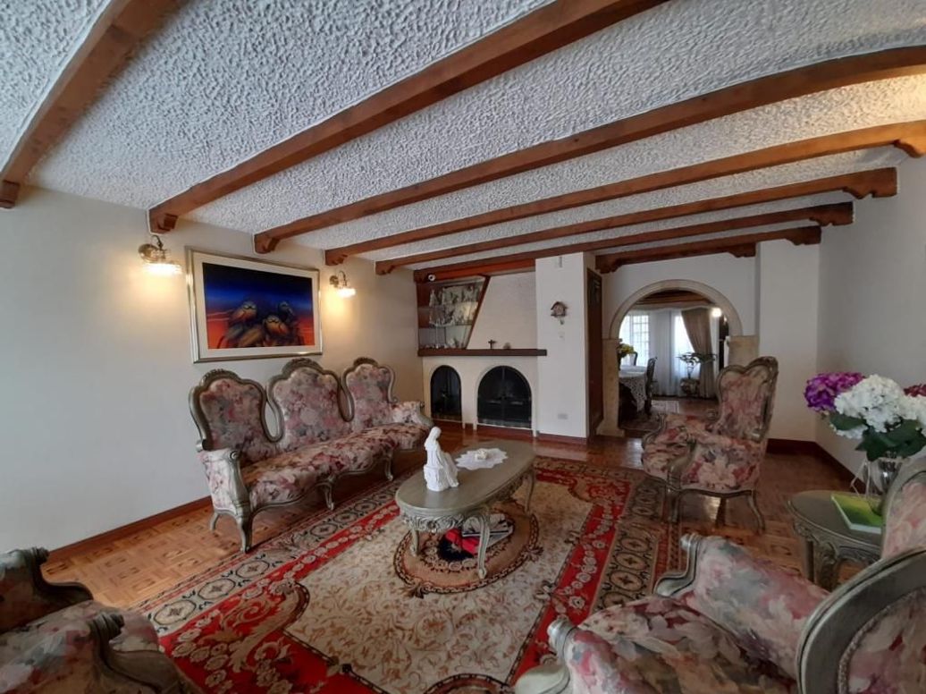 Casa de 4 alcobas en venta en El Contador, Bogotá, 211 m² · foto 2 de 20