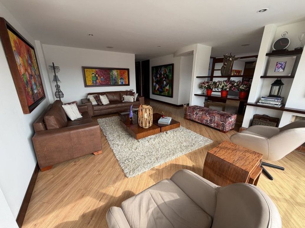 Apartamento de 3 alcobas en venta en Cr. El Bosque, Bogotá, 182 m² · foto 3 de 20