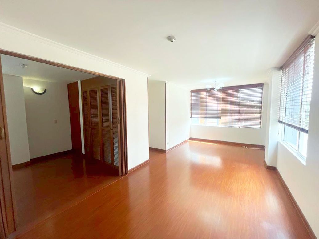 Apartamento de 2 alcobas en venta en Cr Gratamira Campestre, Bogotá, 68 m² · foto 3 de 6