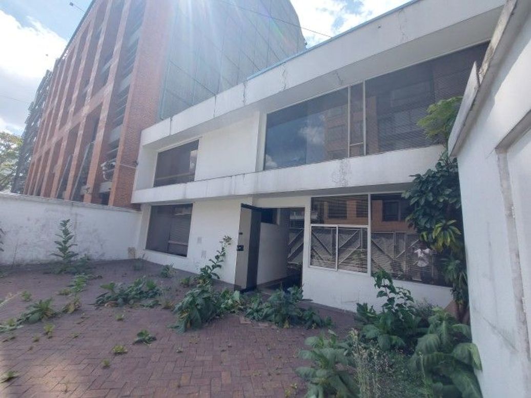 Casa de 15 alcobas en venta en Antiguo Country, Bogotá, 348 m² · foto 18 de 20