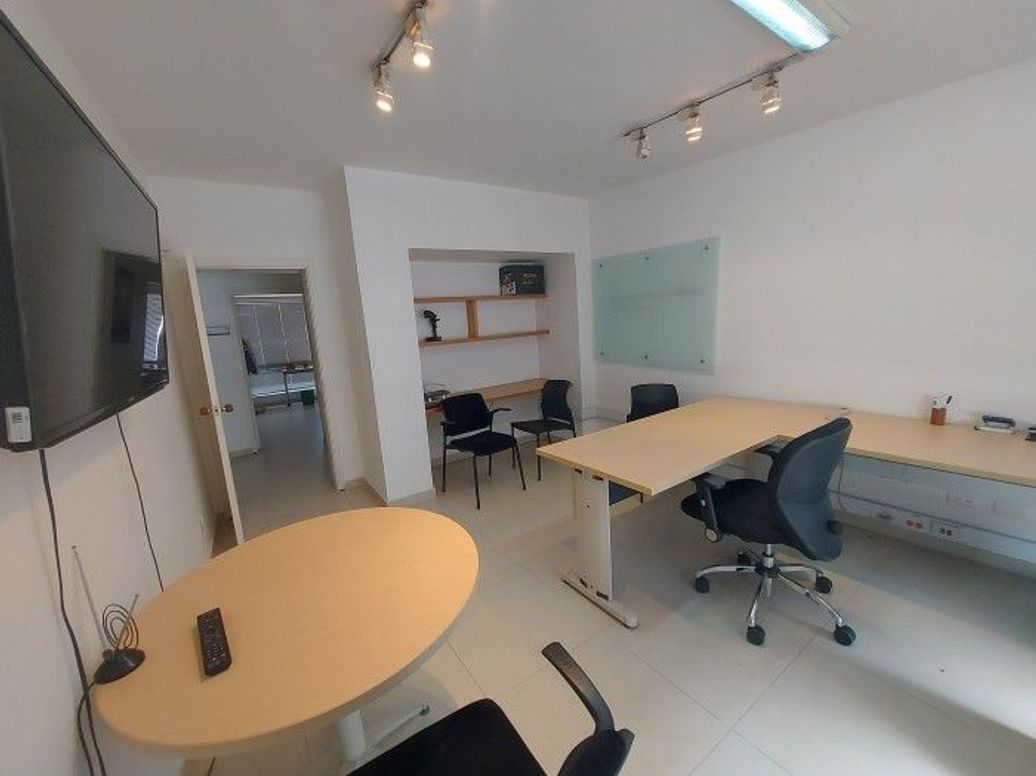 Casa de 15 alcobas en venta en Antiguo Country, Bogotá, 348 m² · foto 3 de 20
