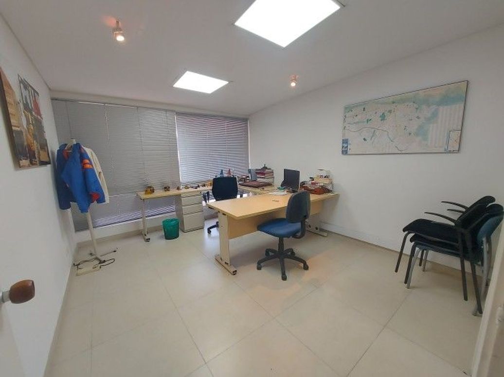 Casa de 15 alcobas en venta en Antiguo Country, Bogotá, 348 m² · foto 2 de 20