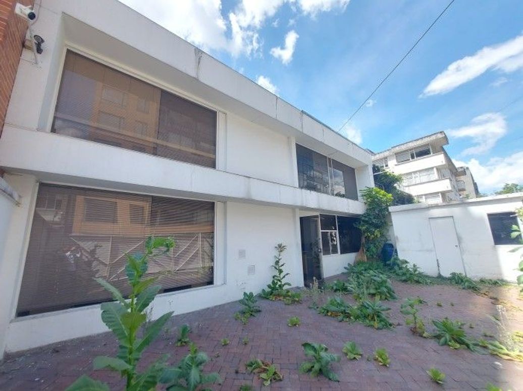 Casa de 15 alcobas en venta en Antiguo Country, Bogotá, 348 m² · foto 19 de 20