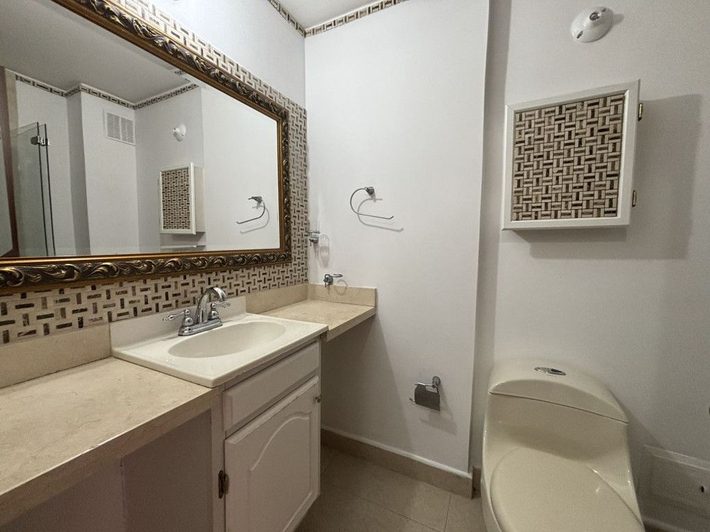 Apartamento de 3 alcobas en venta en Santa Barbara Central, Bogotá, 156 m² · foto 7 de 19