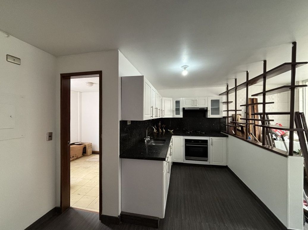 Apartamento de 3 alcobas en venta en Santa Barbara Central, Bogotá, 156 m² · foto 17 de 19