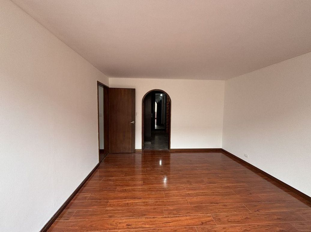 Apartamento de 3 alcobas en venta en Santa Barbara Central, Bogotá, 156 m² · foto 4 de 19