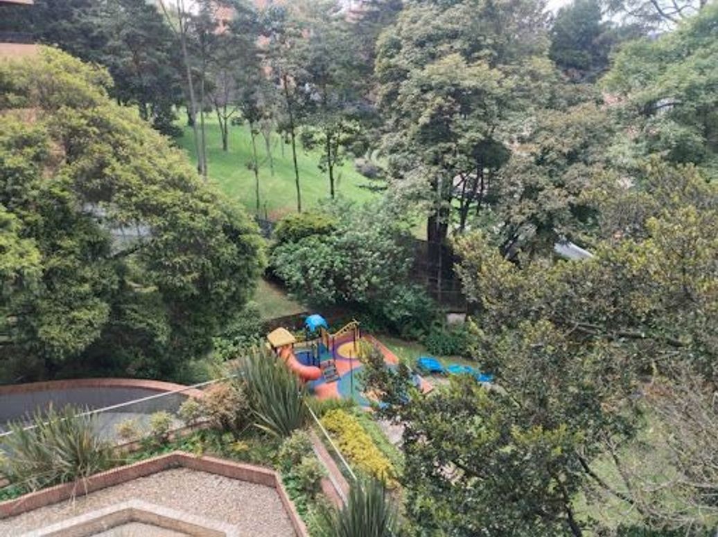 Apartamento de 4 alcobas en venta en Los Rosales, Bogotá, 259 m² · foto 16 de 18