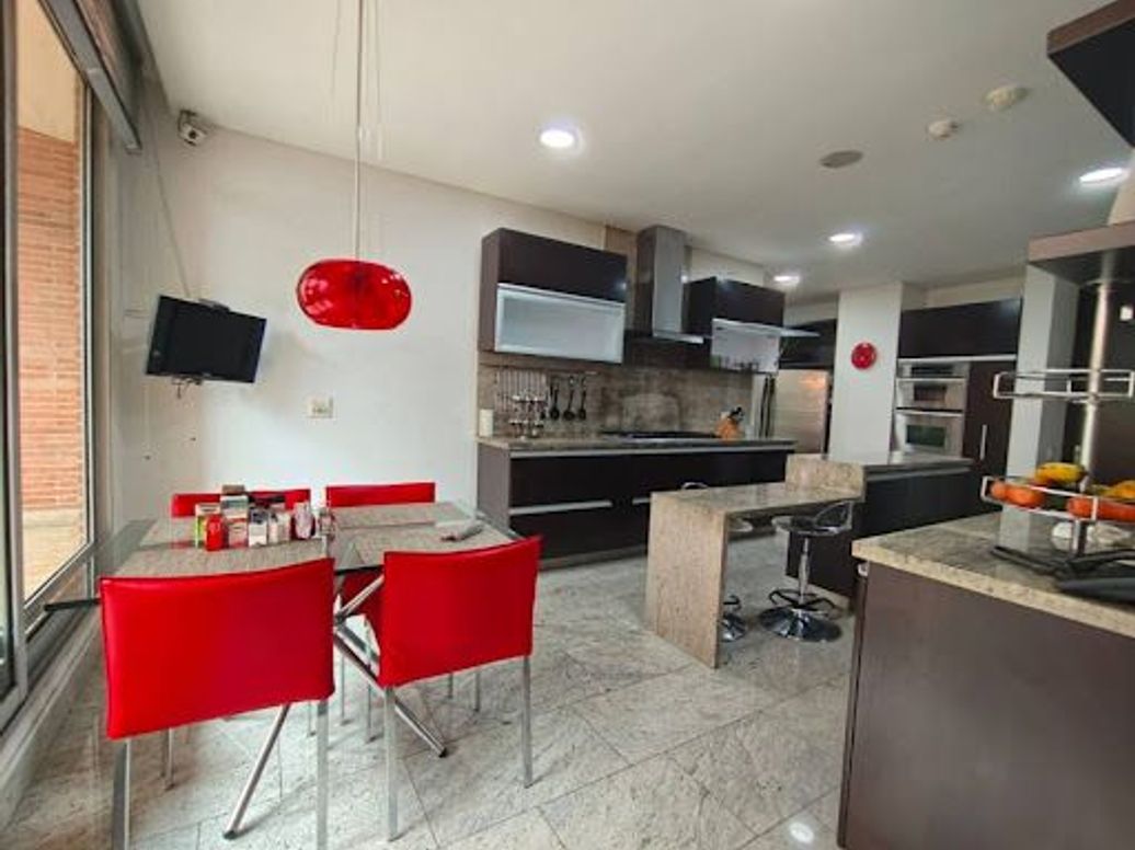 Apartamento de 4 alcobas en venta en Los Rosales, Bogotá, 259 m² · foto 15 de 18