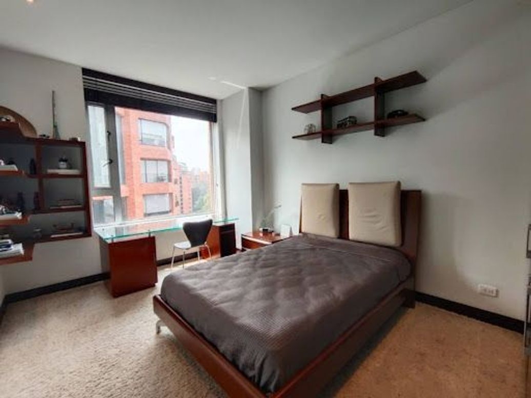 Apartamento de 4 alcobas en venta en Los Rosales, Bogotá, 259 m² · foto 6 de 18