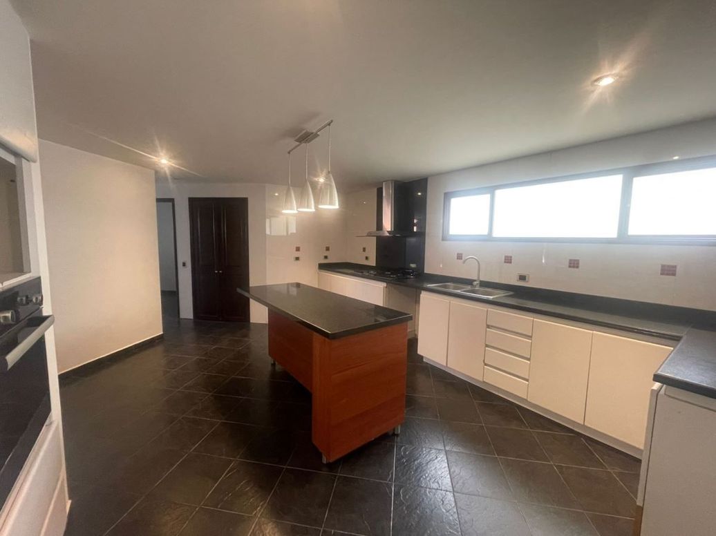 Apartamento de 4 alcobas en venta en Niza, Bogotá, 247 m² · foto 11 de 20