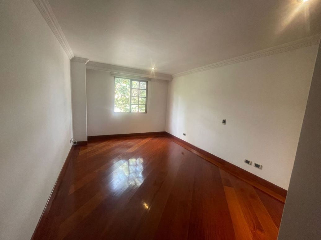 Apartamento de 4 alcobas en venta en Niza, Bogotá, 247 m² · foto 18 de 20