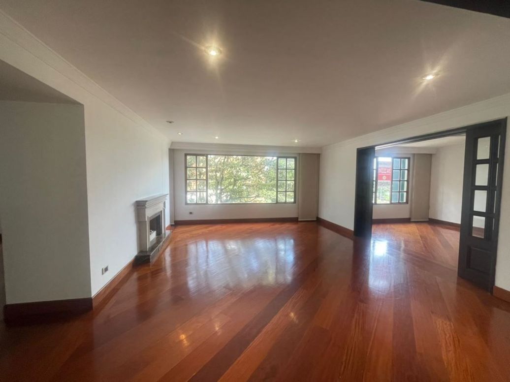 Apartamento de 4 alcobas en venta en Niza, Bogotá, 247 m² · foto 3 de 20