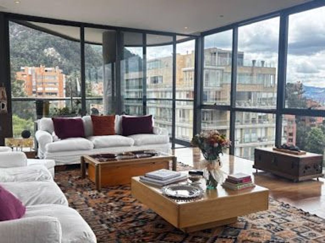 Apartamento de 2 alcobas en venta en Los Rosales, Bogotá, 182 m² · foto 2 de 20