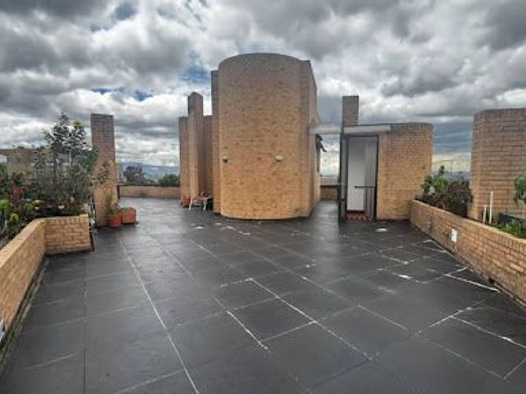 Apartamento de 2 alcobas en venta en Los Rosales, Bogotá, 182 m² · foto 18 de 20