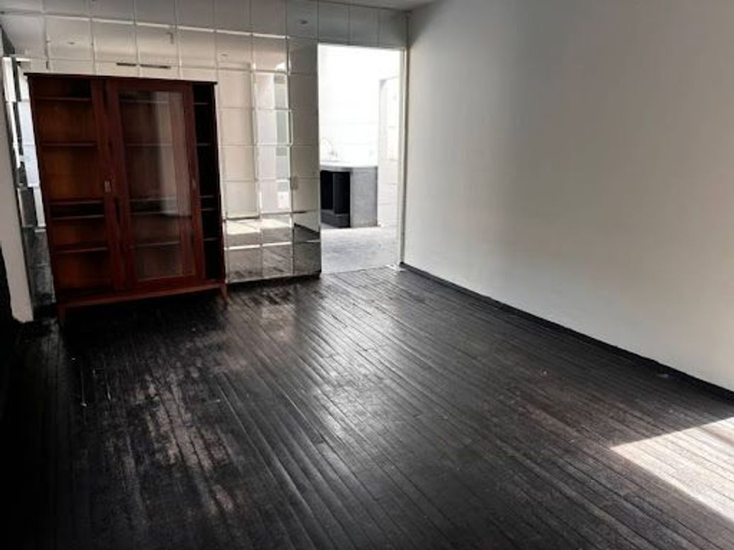 Casa de 4 alcobas en venta en Quinta Camacho, Bogotá, 270 m² · foto 3 de 15