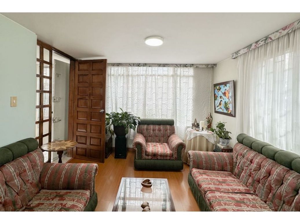 Casa de 3 alcobas en venta en La Esmeralda, Bogotá, 251 m² · foto 6 de 20