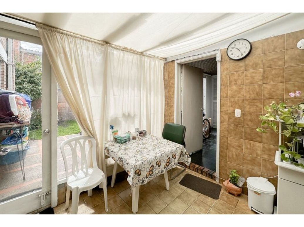 Casa de 3 alcobas en venta en La Esmeralda, Bogotá, 251 m² · foto 8 de 20
