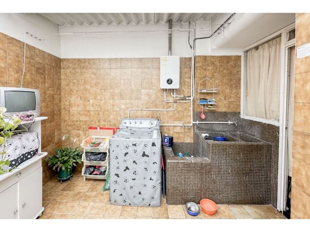 Casa de 3 alcobas en venta en La Esmeralda, Bogotá, 251 m² · foto 7 de 20
