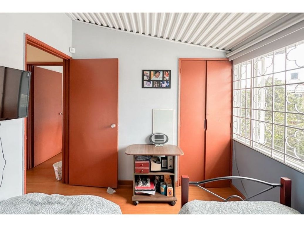 Casa de 3 alcobas en venta en La Esmeralda, Bogotá, 251 m² · foto 10 de 20