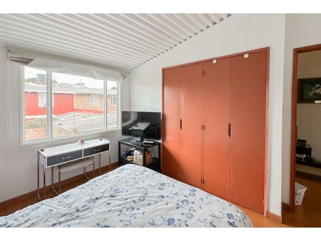 Casa de 3 alcobas en venta en La Esmeralda, Bogotá, 251 m² · foto 15 de 20