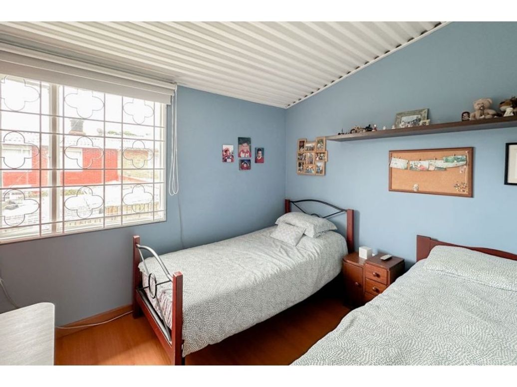 Casa de 3 alcobas en venta en La Esmeralda, Bogotá, 251 m² · foto 11 de 20
