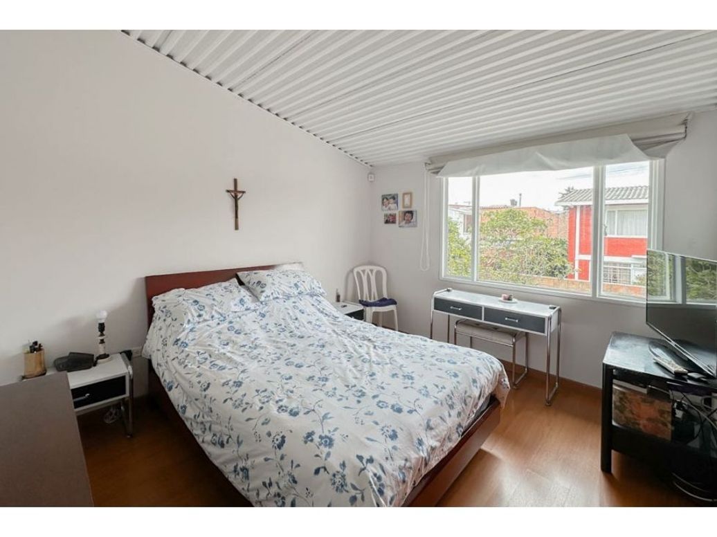 Casa de 3 alcobas en venta en La Esmeralda, Bogotá, 251 m² · foto 12 de 20