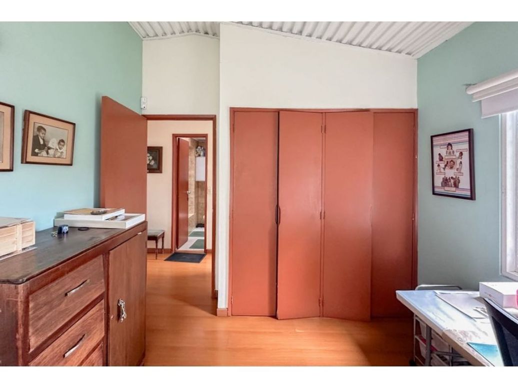 Casa de 3 alcobas en venta en La Esmeralda, Bogotá, 251 m² · foto 13 de 20