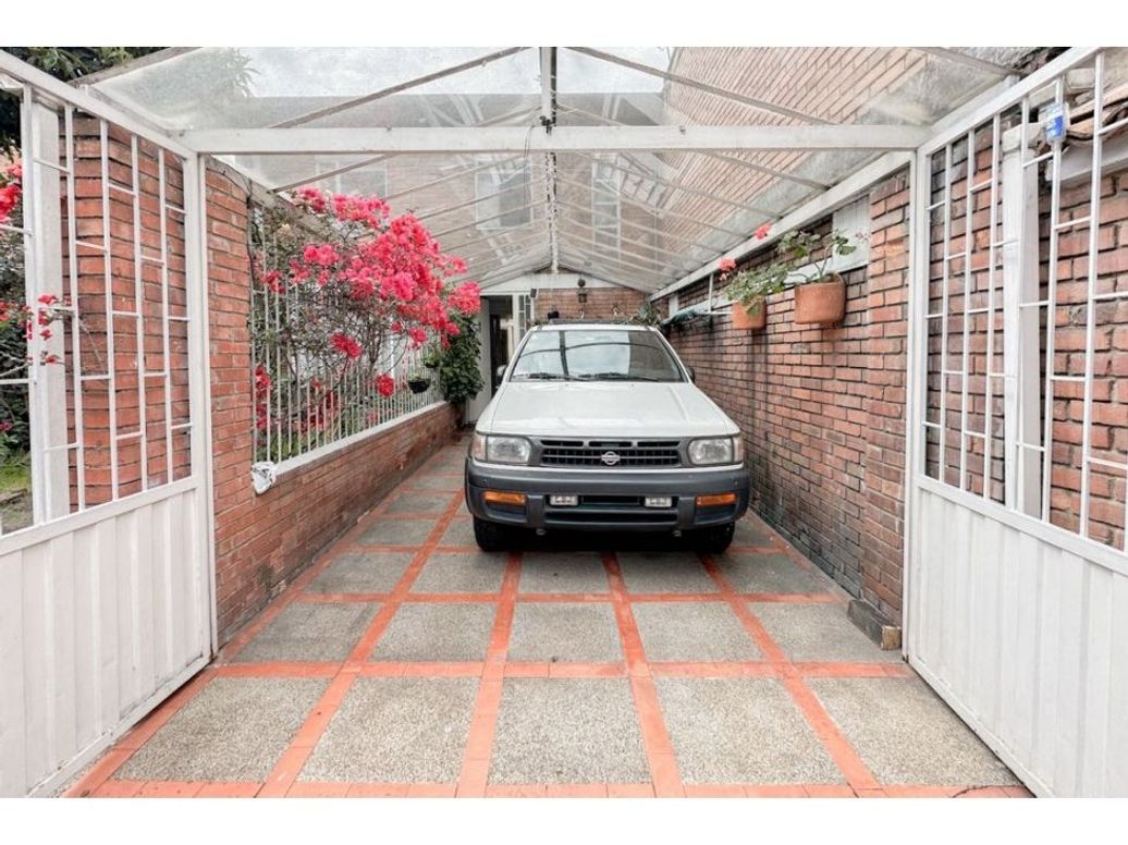 Casa de 3 alcobas en venta en La Esmeralda, Bogotá, 251 m² · foto 20 de 20