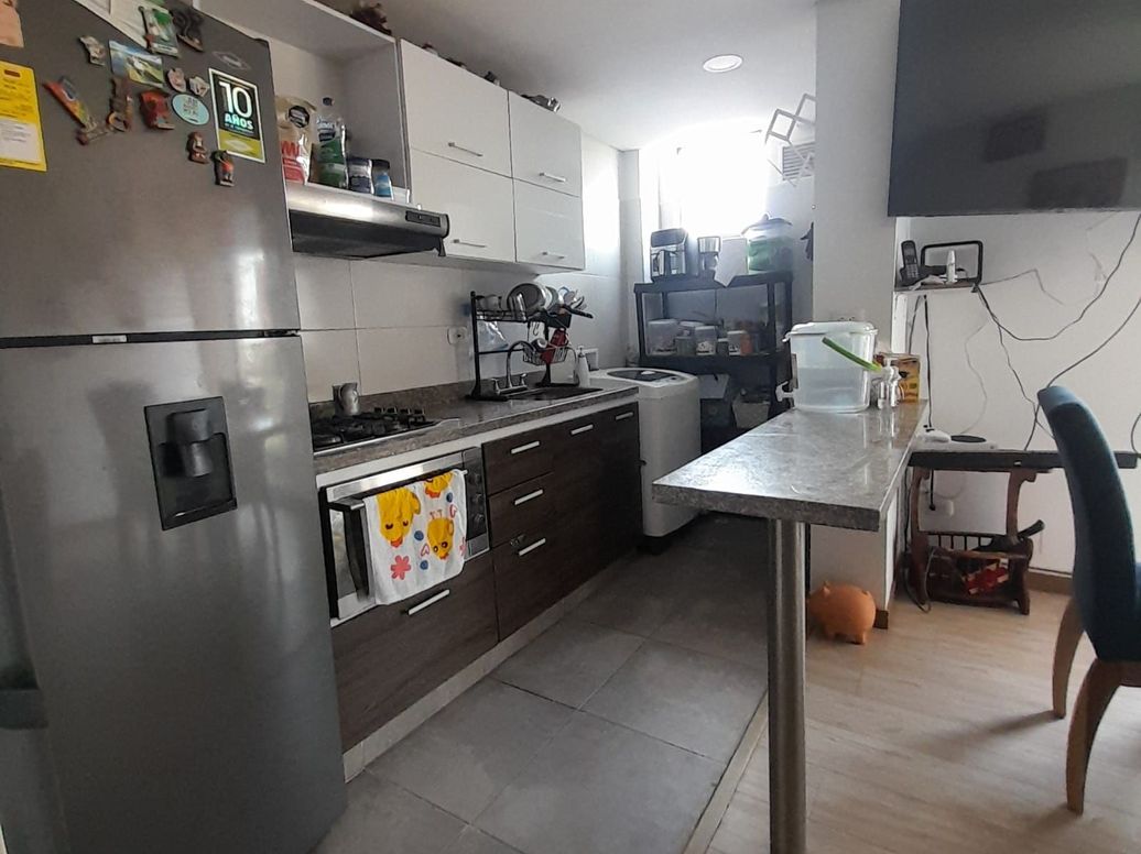 Apartamento de 3 alcobas en venta en El Rubi, Bogotá, 77 m² · foto 2 de 13