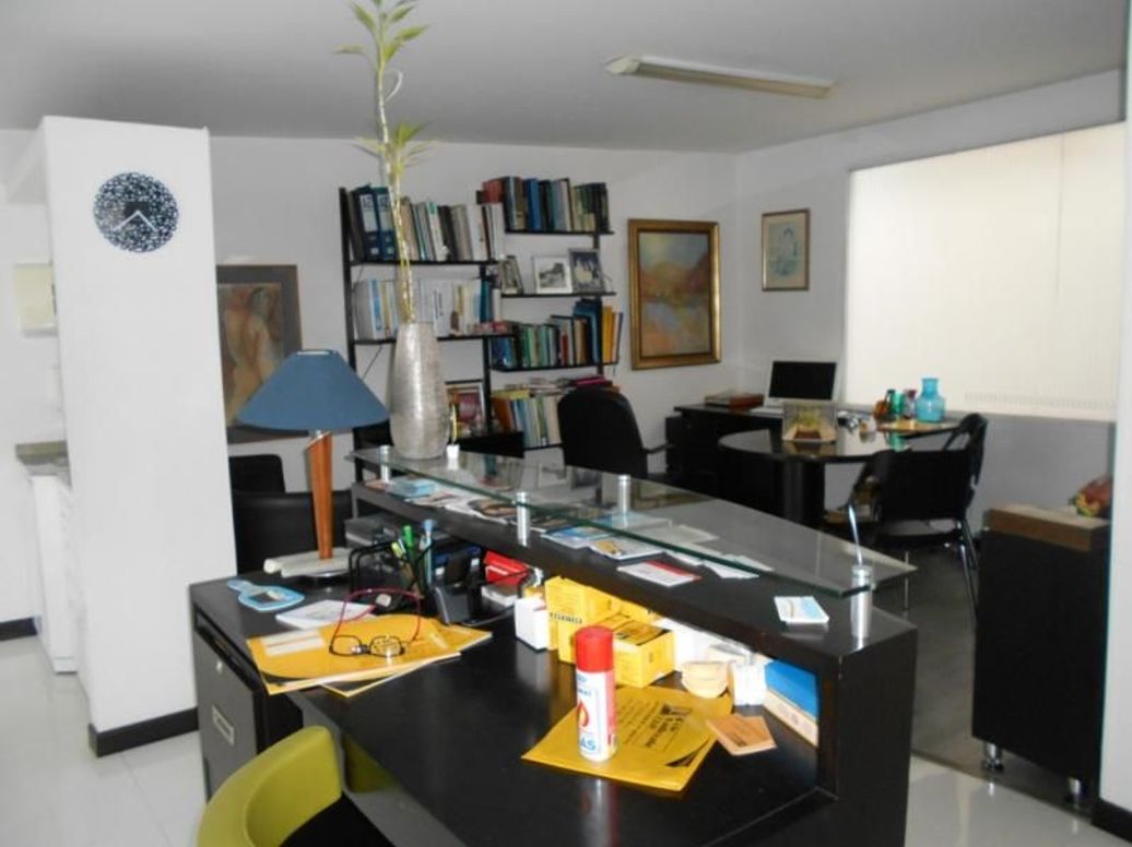 Casa de 13 alcobas en venta en Lago Gaitan, Bogotá, 420 m² · foto 12 de 20
