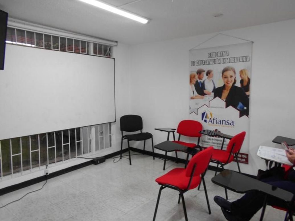 Casa de 13 alcobas en venta en Lago Gaitan, Bogotá, 420 m² · foto 16 de 20