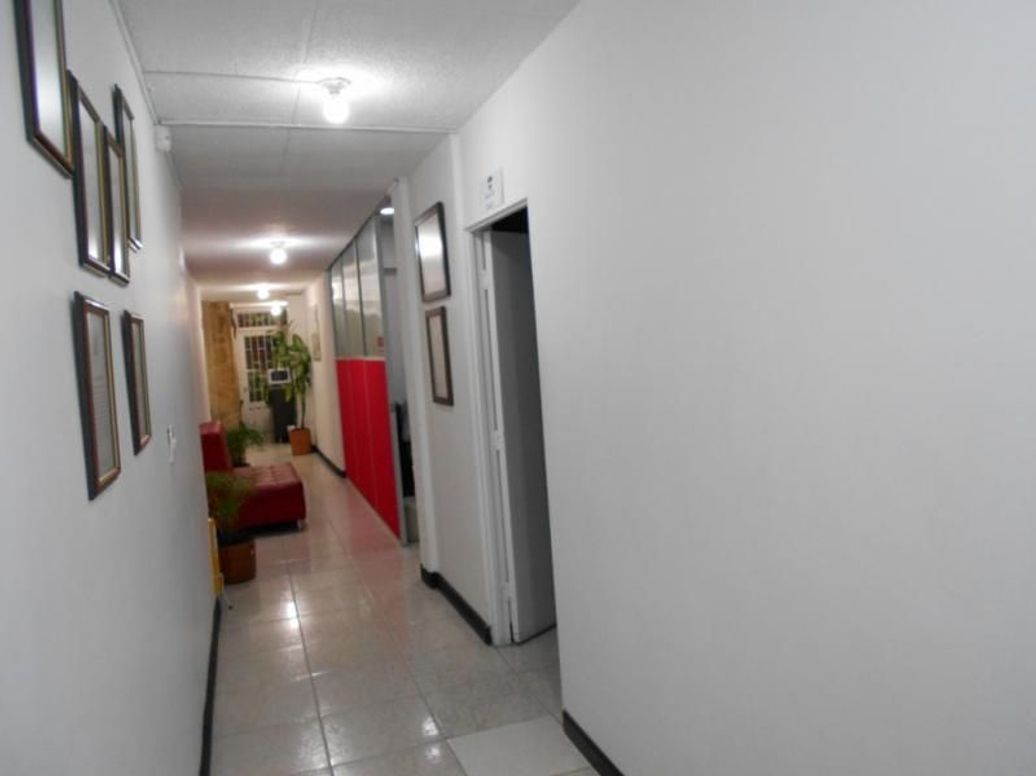 Casa de 13 alcobas en venta en Lago Gaitan, Bogotá, 420 m² · foto 14 de 20