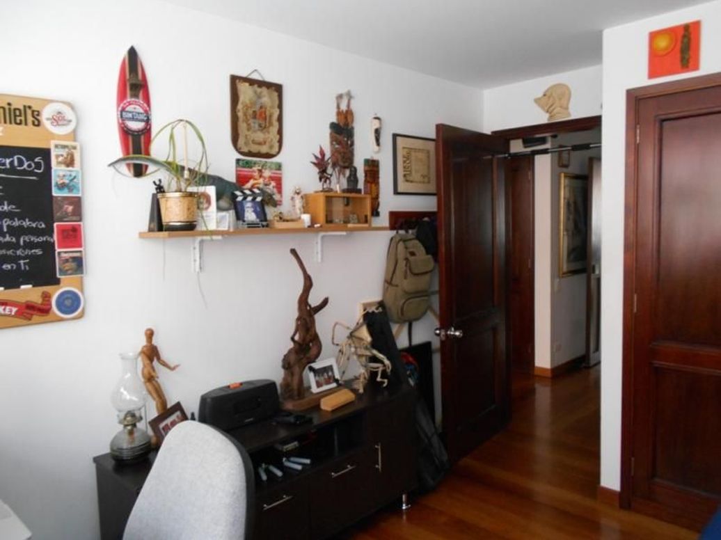 Apartamento de 3 alcobas en venta en Campo Alegre, Bogotá, 166 m² · foto 14 de 20