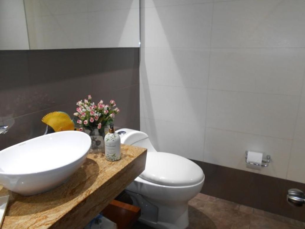 Apartamento de 3 alcobas en venta en Campo Alegre, Bogotá, 166 m² · foto 4 de 20