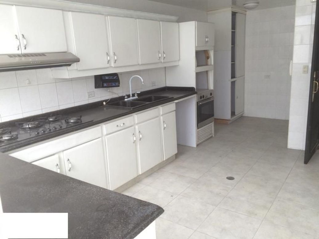 Casa de 4 alcobas en venta en Santa Barbara Central, Bogotá, 318 m² · foto 8 de 20