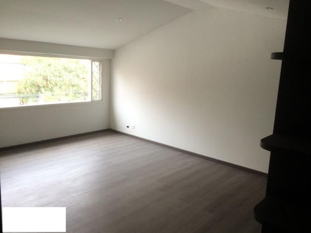 Casa de 4 alcobas en venta en Santa Barbara Central, Bogotá, 318 m² · foto 2 de 20