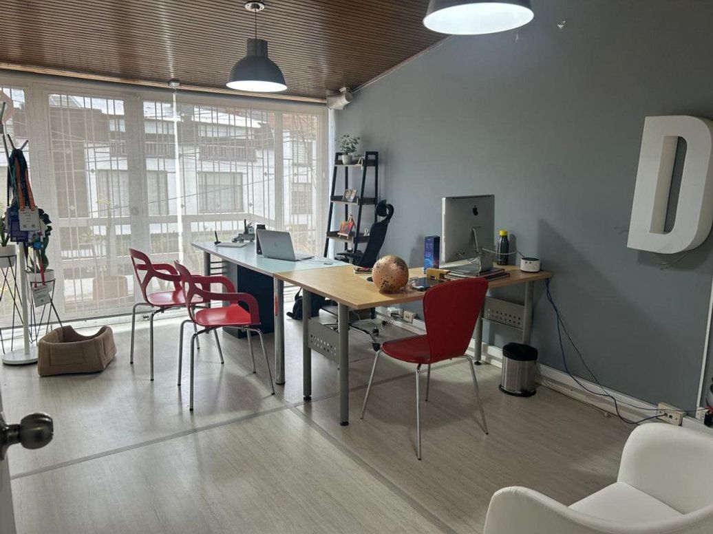 Casa de 3 alcobas en venta en Los Cedros, Bogotá, 350 m² · foto 2 de 12