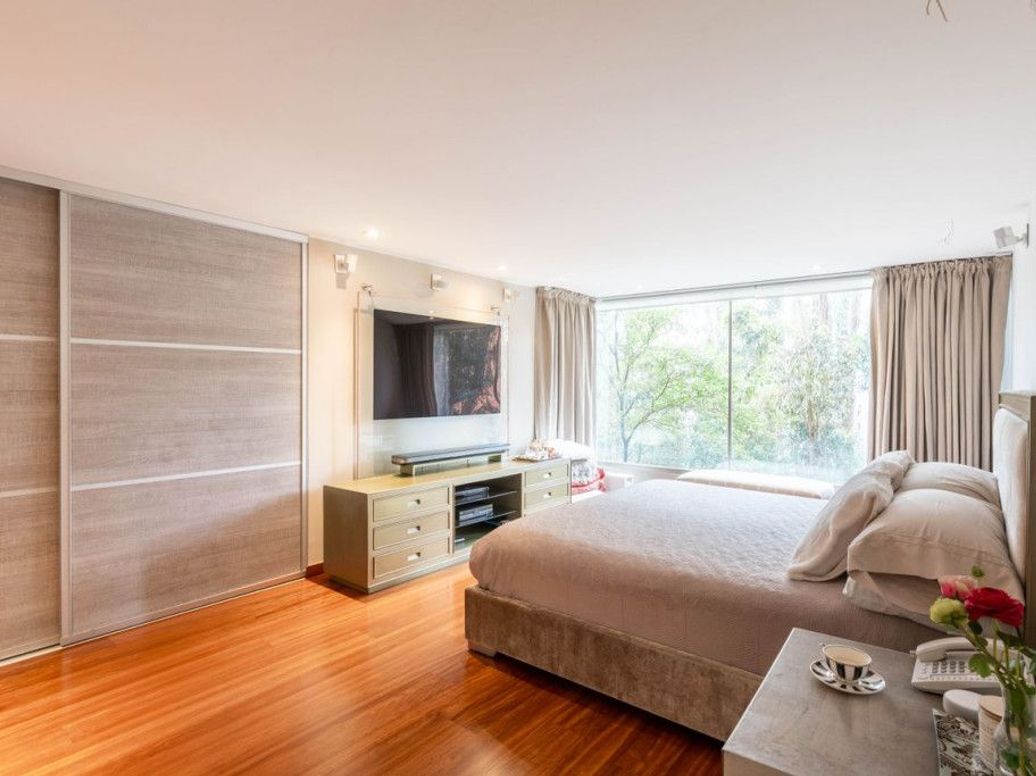 Apartamento de 3 alcobas en venta en El Refugio, Bogotá, 330 m² · foto 19 de 20