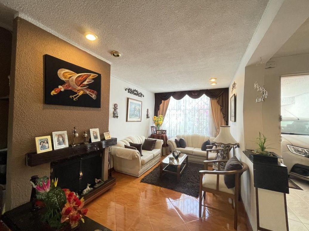 Casa de 4 alcobas en venta en Santa Rosa, Bogotá, 183 m² · foto 2 de 18