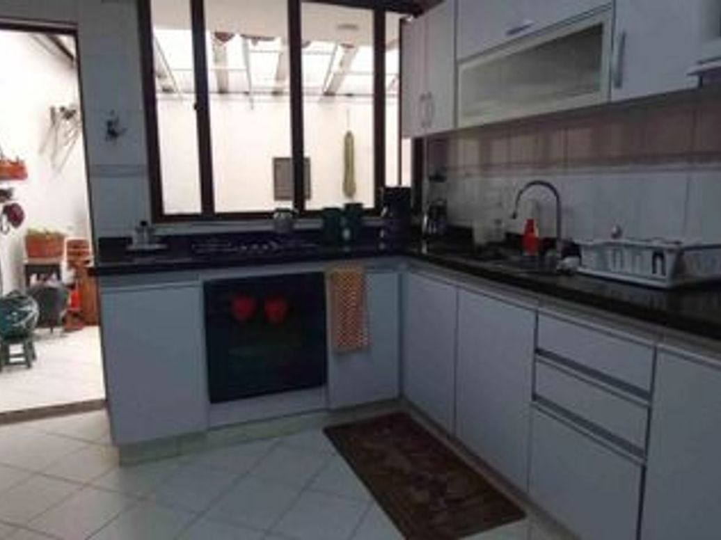 Casa de 4 alcobas en arriendo en Santa Barbara Central, Bogotá, 209 m² · foto 2 de 12