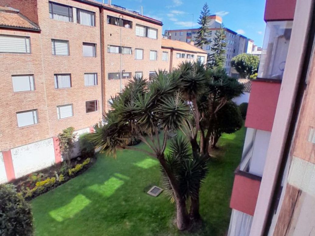 Apartamento de 2 alcobas en venta en Caobos Salazar, Bogotá, 63 m² · foto 2 de 15