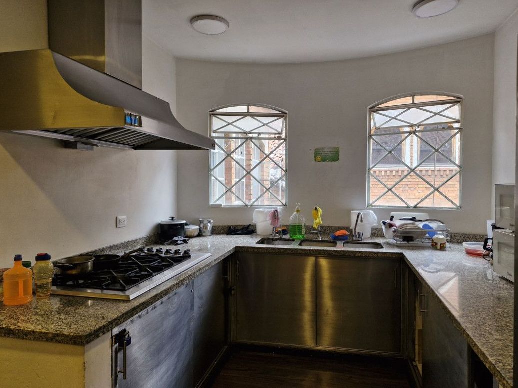 Casa de 20 alcobas en venta en La Salle, Bogotá, 560 m² · foto 3 de 20