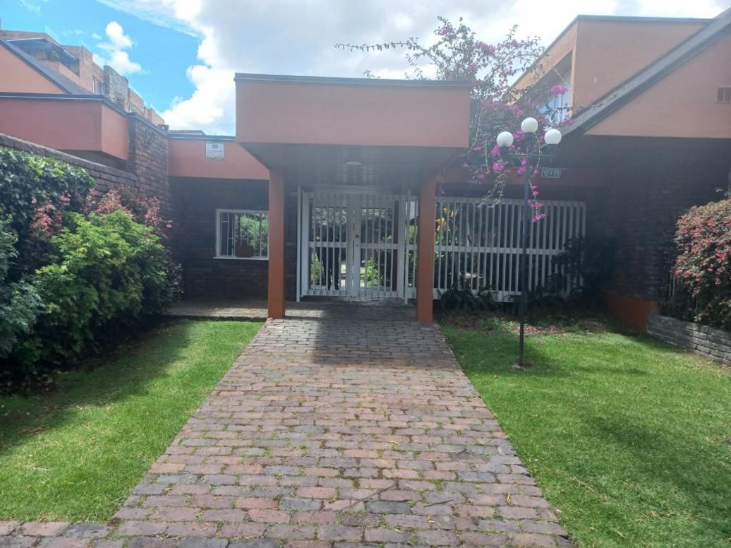 Casa de 3 alcobas en venta en La Calleja, Bogotá, 230 m² · foto 2 de 9